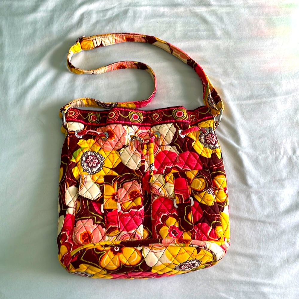 Beautiful floral sac bag with shoulder strap! 🌸